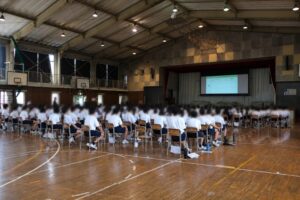小針中学校講演 体育館の様子1