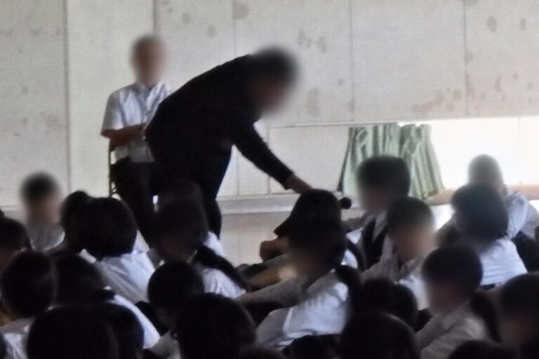 生徒一人ひとりとやり取りしながら進める講演